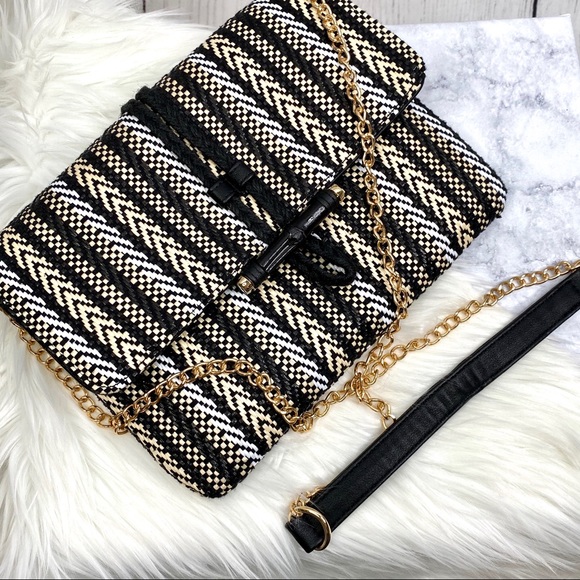 S O N D R A R O B E R T S : Woven Folio Bag - Picture 3 of 5